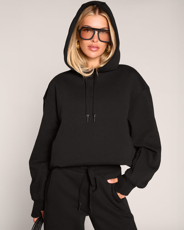 Model wearing Model wearing Convertible Fleecey - Black cropped at the medium length